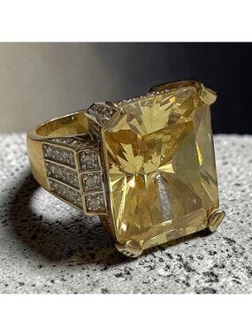 Sterling Silver 925 Ring With Large Yellow Stone & Accent Diamonds Size 7.5 19.3